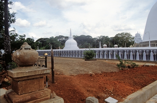 Ruvanvelisaya Dagoba Anuradhapura