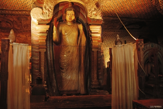 Stehende Buddha Statue Dambulla Sri Lanka