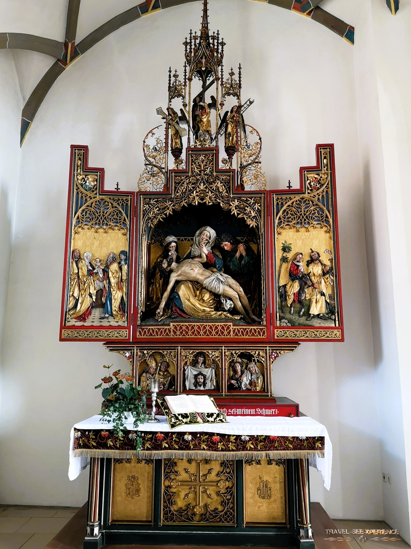 Flügelaltar Stiftskirche Horb am Neckar. Flügelalter – Jesu-Beschneidung, Pietà, Flucht nach Ägypten (v.l.n.r.)